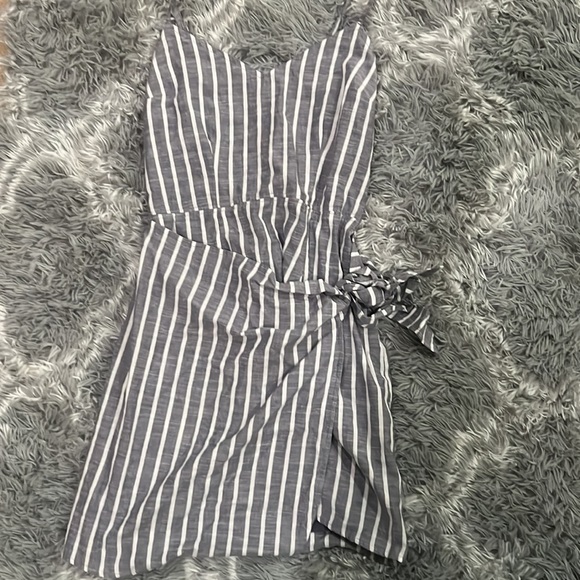 Abercrombie & Fitch Wrap Dress - Picture 2 of 5